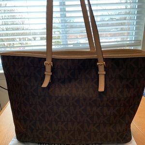 Michael Kors Jet Set Travel Medium